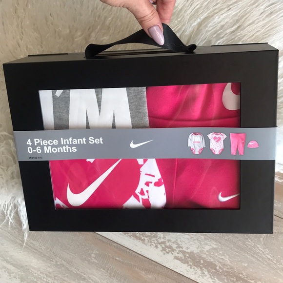 NWT Nike 4 pieces infant gift set - Picture 5 of 6